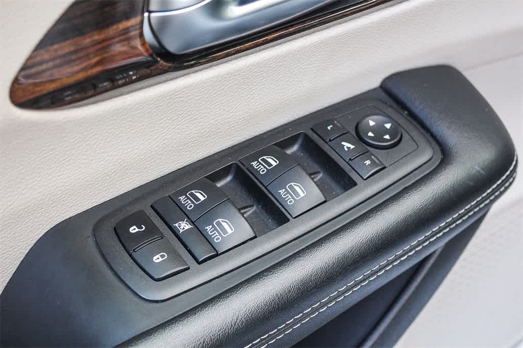 Thumbnail: 2023 Chrysler Pacifica - 20