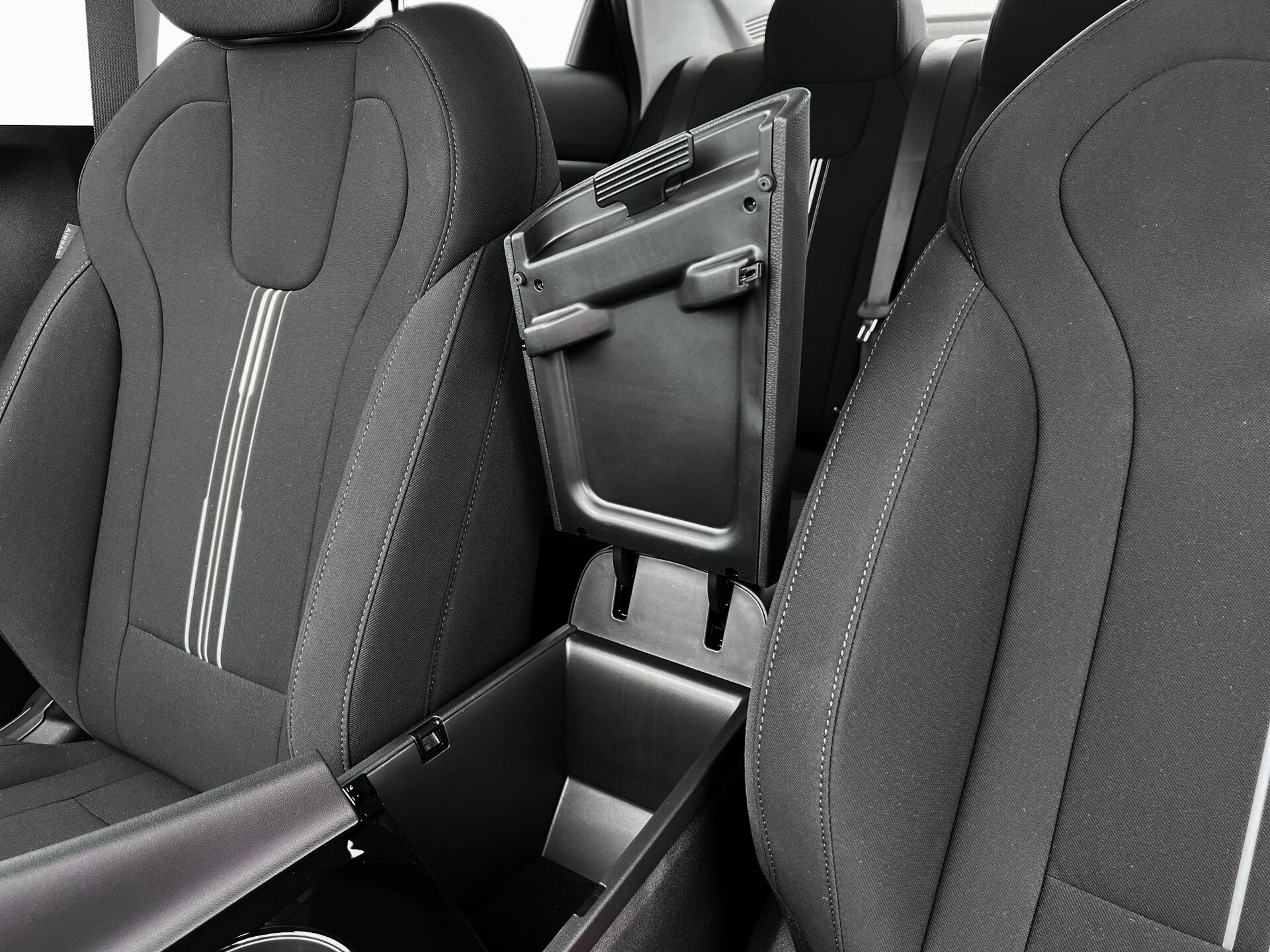 Thumbnail: 2025 Hyundai Elantra - 18