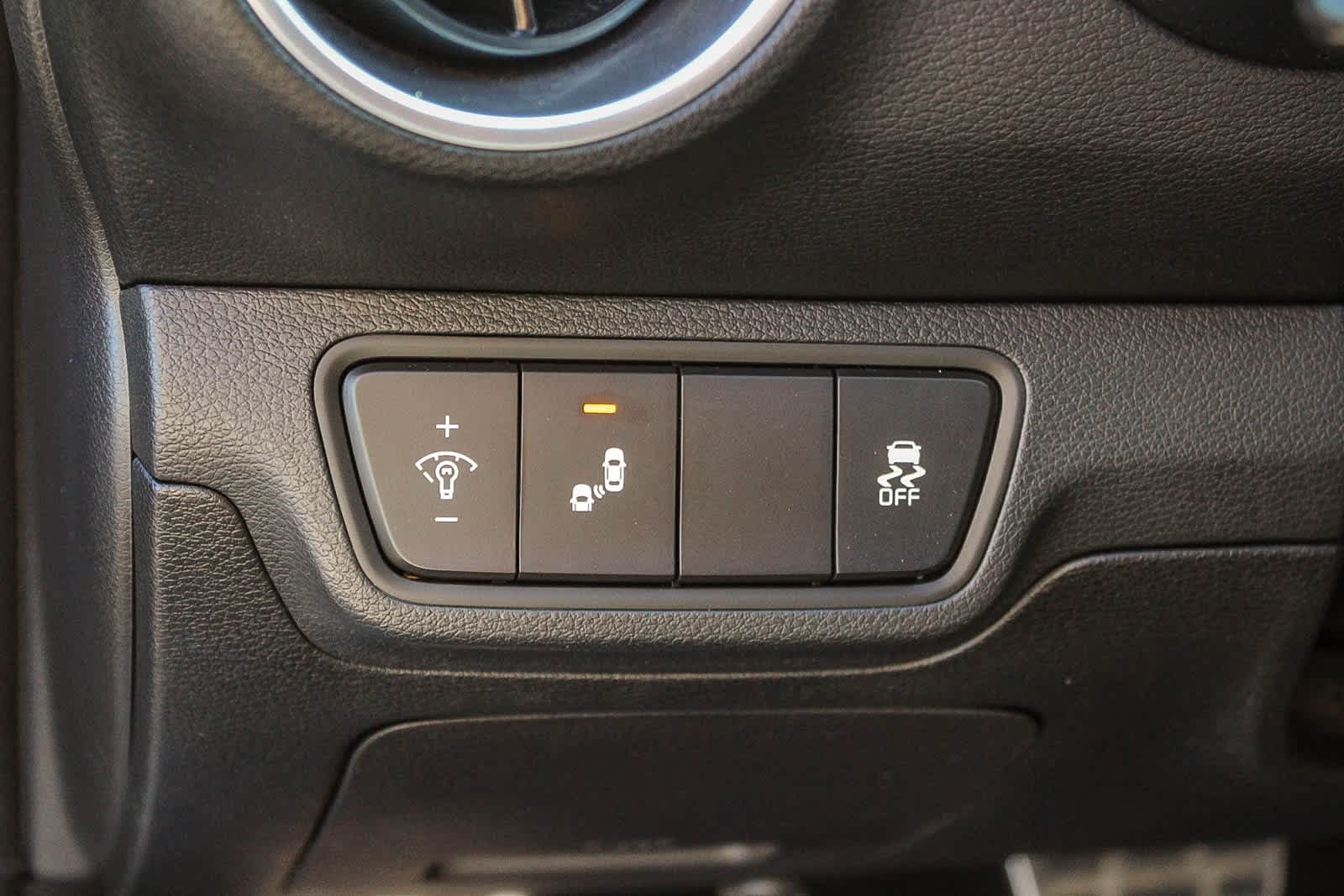 Thumbnail: 2023 Kia Forte - 31