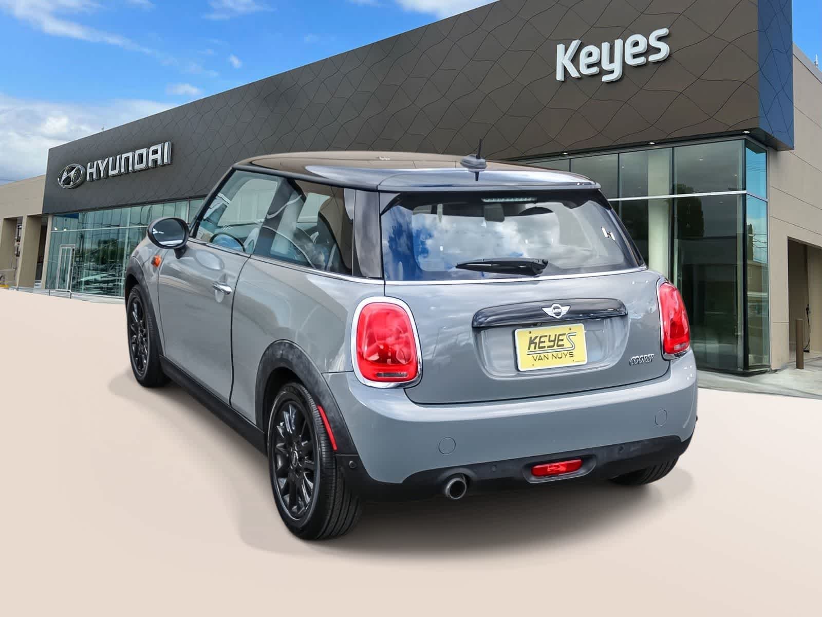 Thumbnail: 2017 MINI Cooper Hardtop - 7