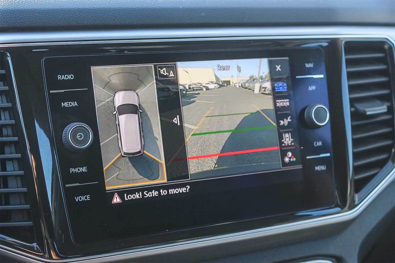 Thumbnail: 2018 Volkswagen Atlas - 33