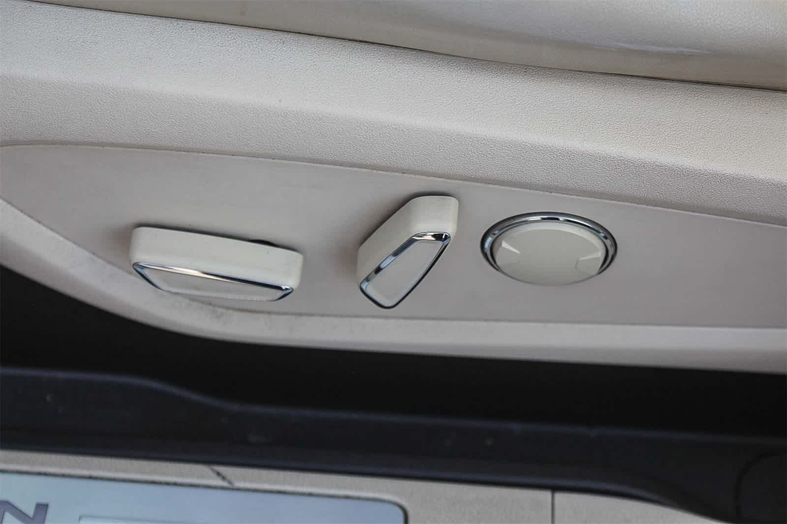 Thumbnail: 2015 Lincoln MKC - 28