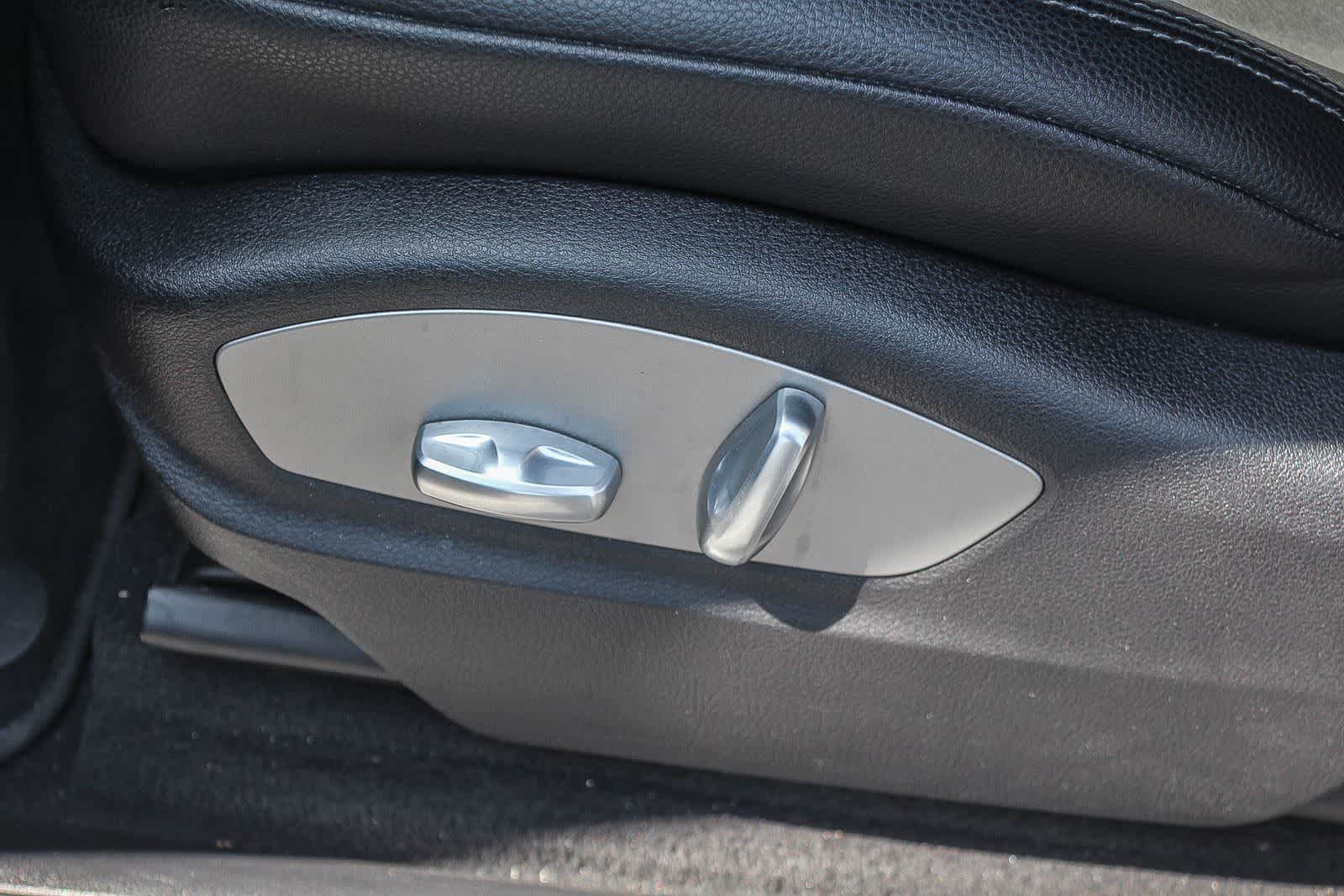 Thumbnail: 2018 Porsche Macan - 27