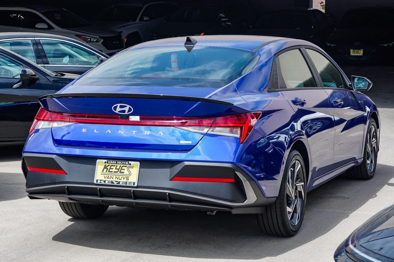 Thumbnail: 2025 Hyundai Elantra - 4