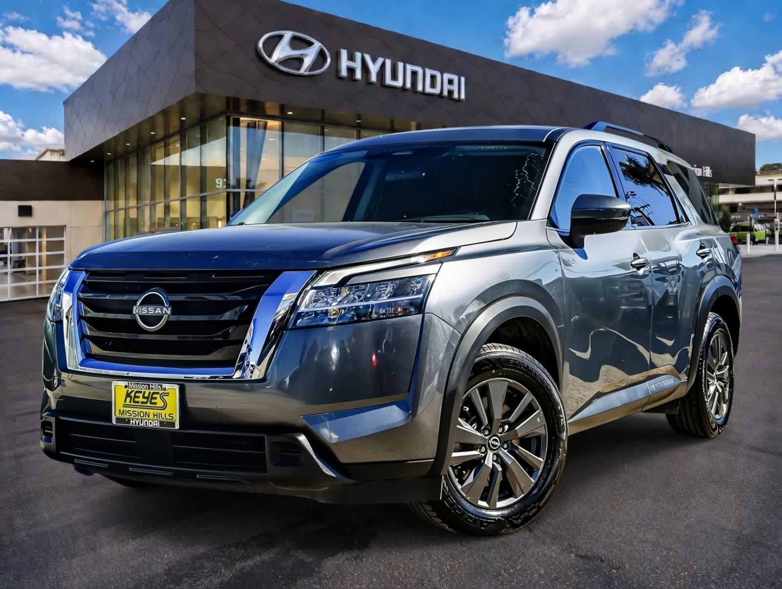 2022 Nissan Pathfinder SV 2WD's photo