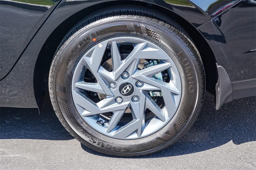 Thumbnail: 2025 Hyundai Elantra - 10
