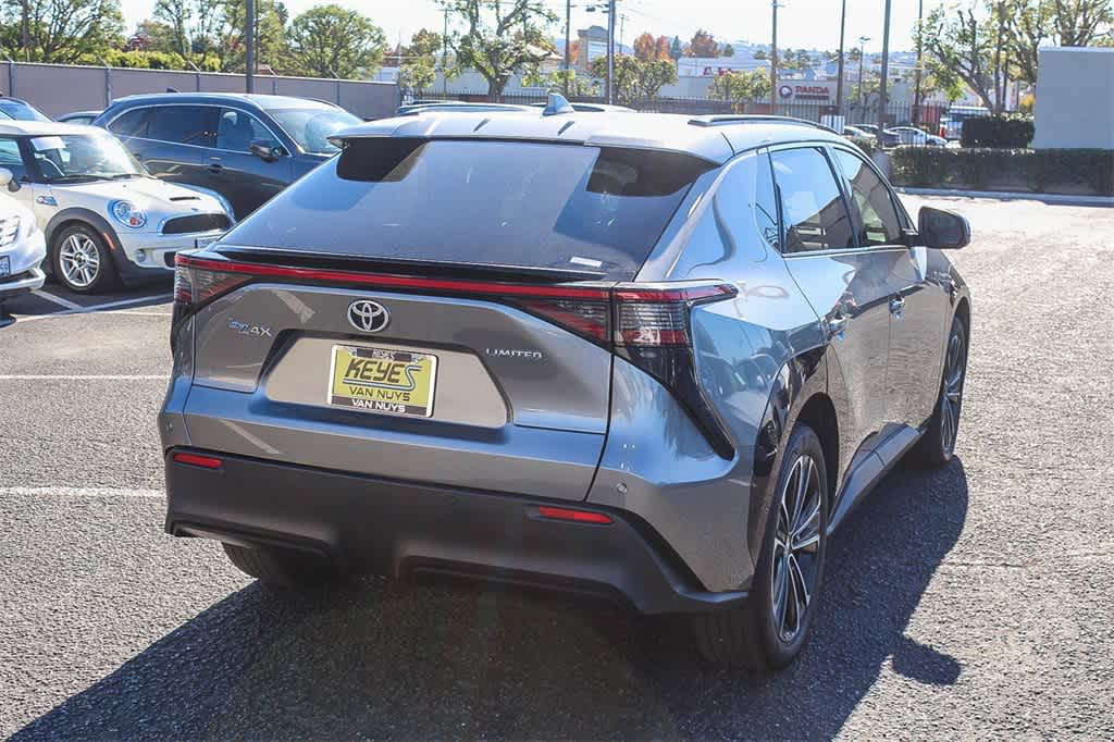 Thumbnail: 2023 Toyota bZ4X - 4