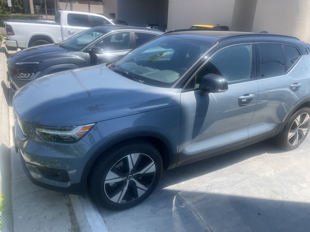 Thumbnail: 2021 Volvo XC40 - 1