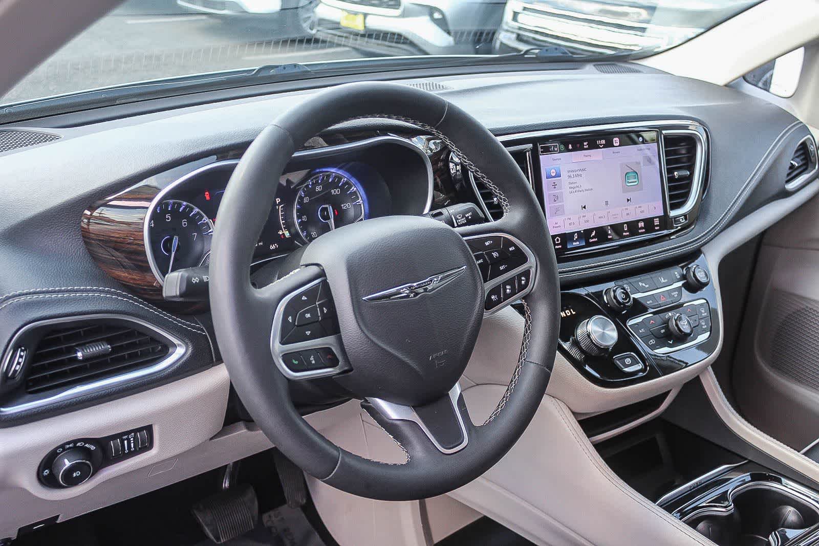 Thumbnail: 2023 Chrysler Pacifica - 24