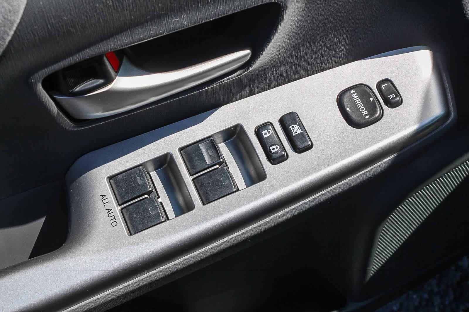 Thumbnail: 2012 Toyota Prius v - 27