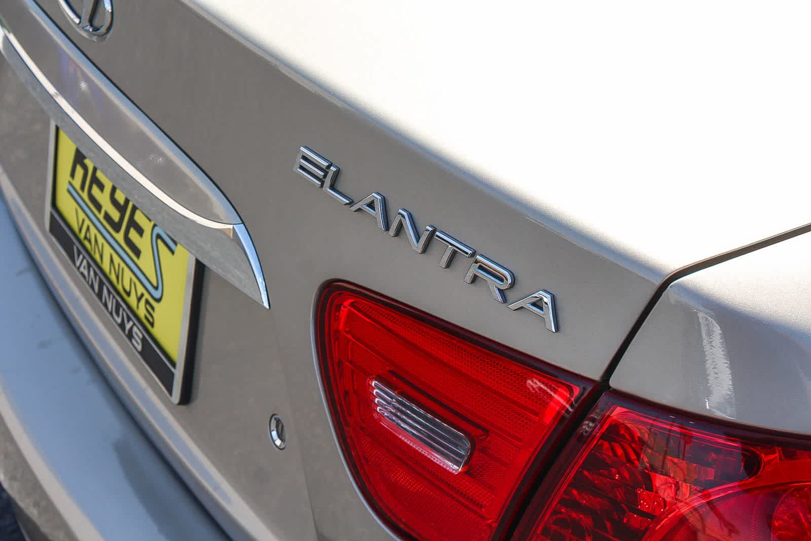 Thumbnail: 2010 Hyundai Elantra - 11