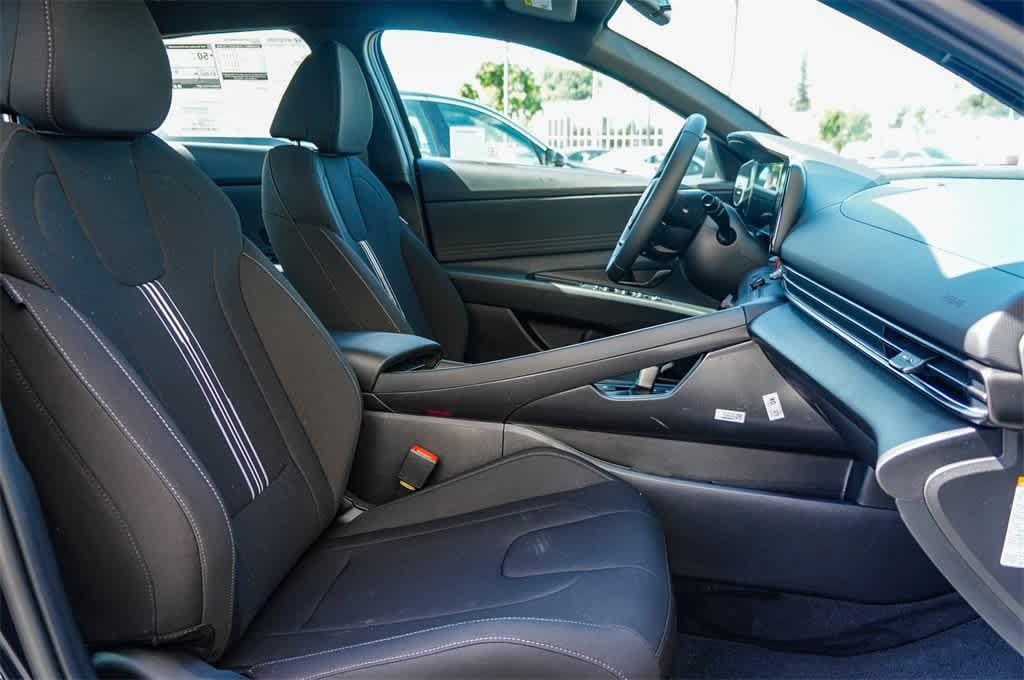 Thumbnail: 2025 Hyundai Elantra - 19