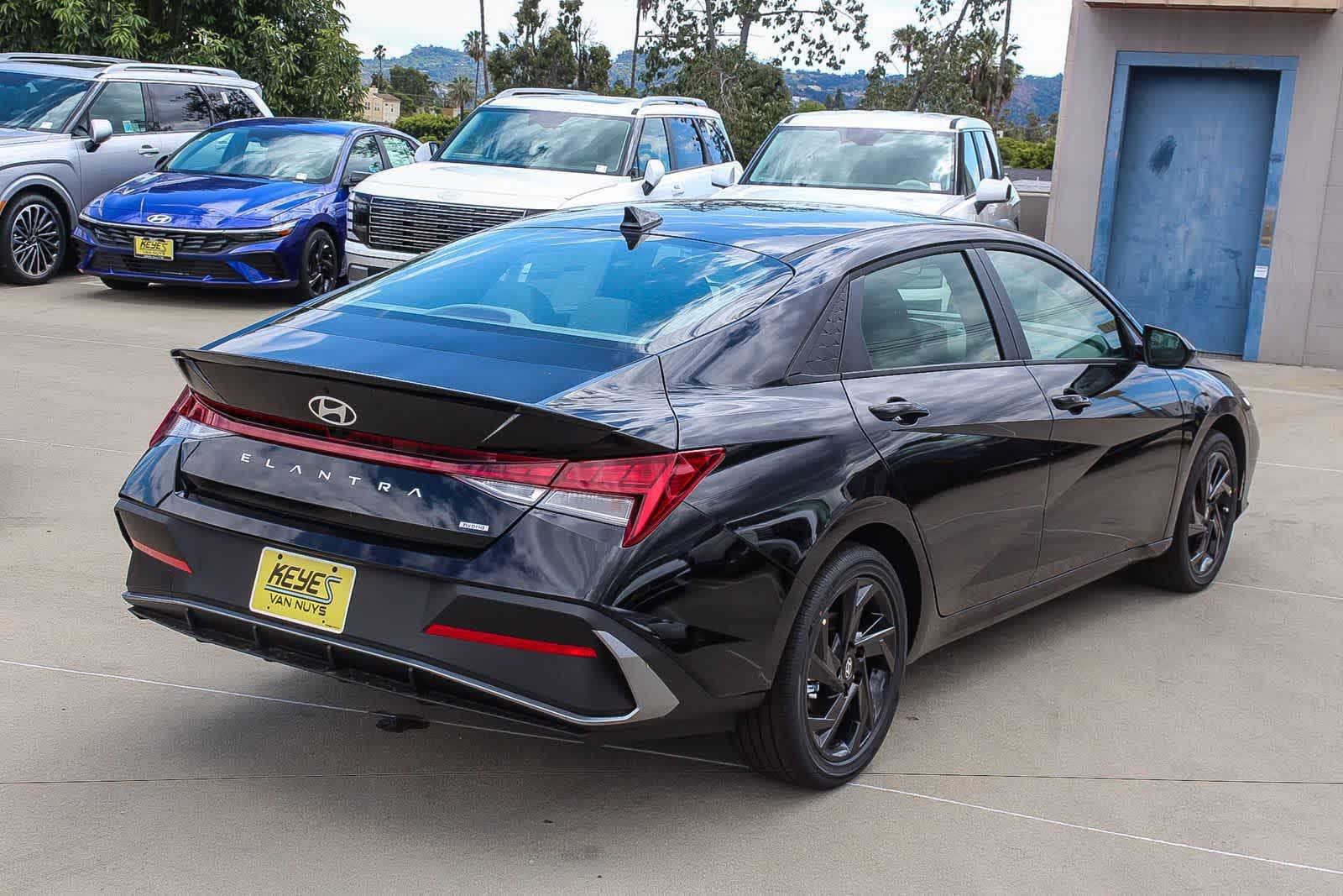 Thumbnail: 2026 Hyundai Elantra - 4