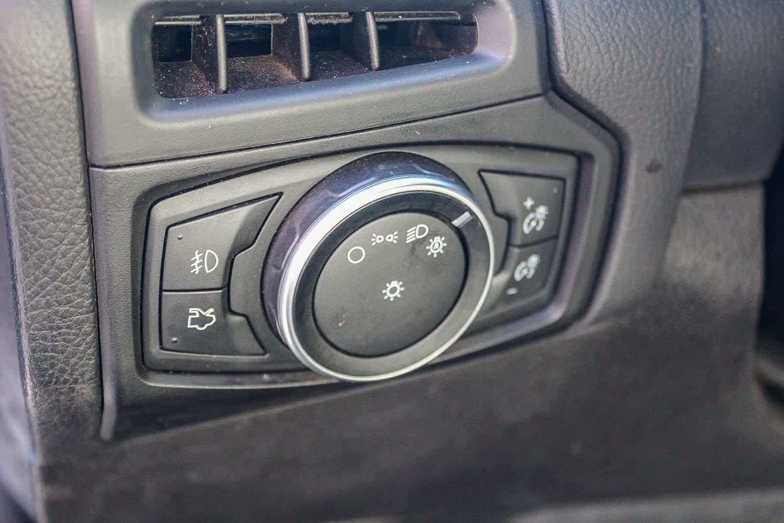 Thumbnail: 2017 Ford Focus - 31