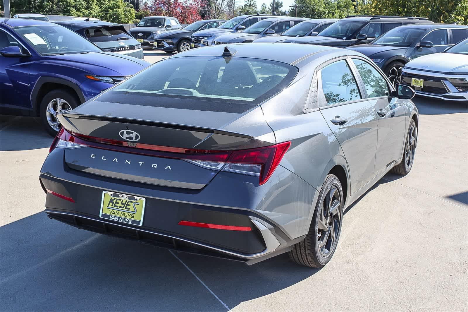 Thumbnail: 2026 Hyundai Elantra - 4