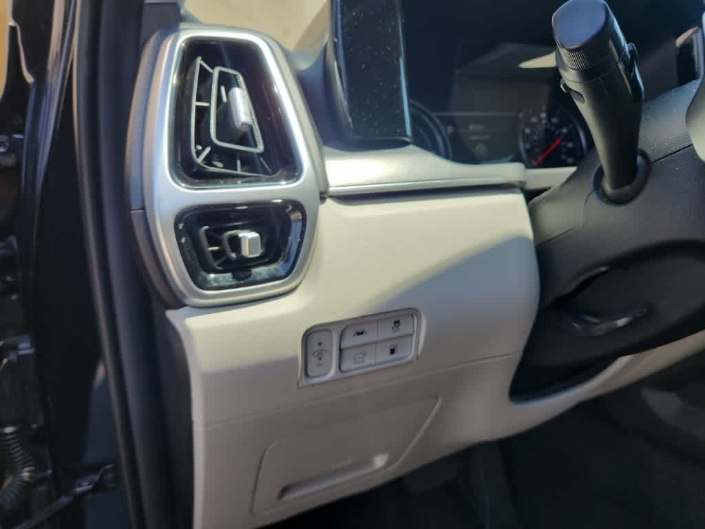 Thumbnail: 2022 Kia Sorento - 24