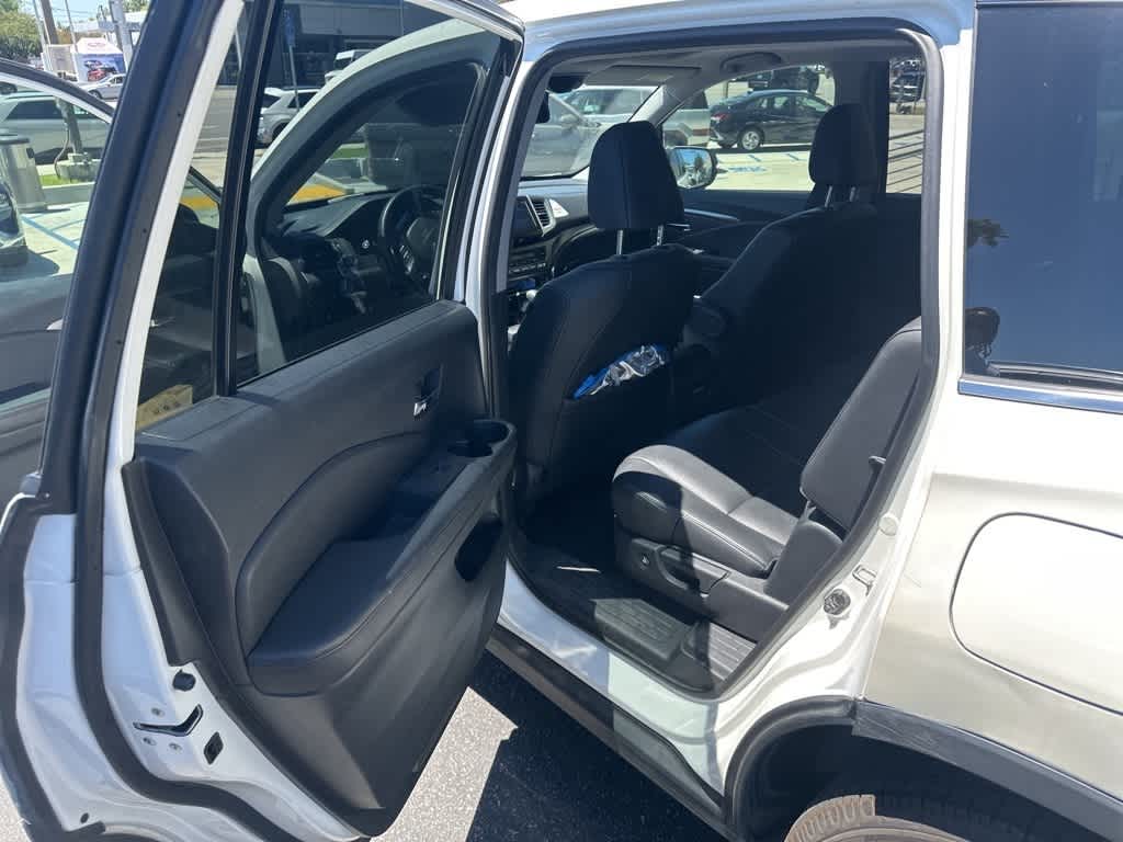 Thumbnail: 2018 Honda Pilot - 23