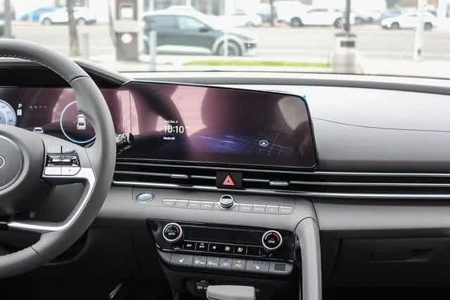 Thumbnail: 2025 Hyundai Elantra - 16