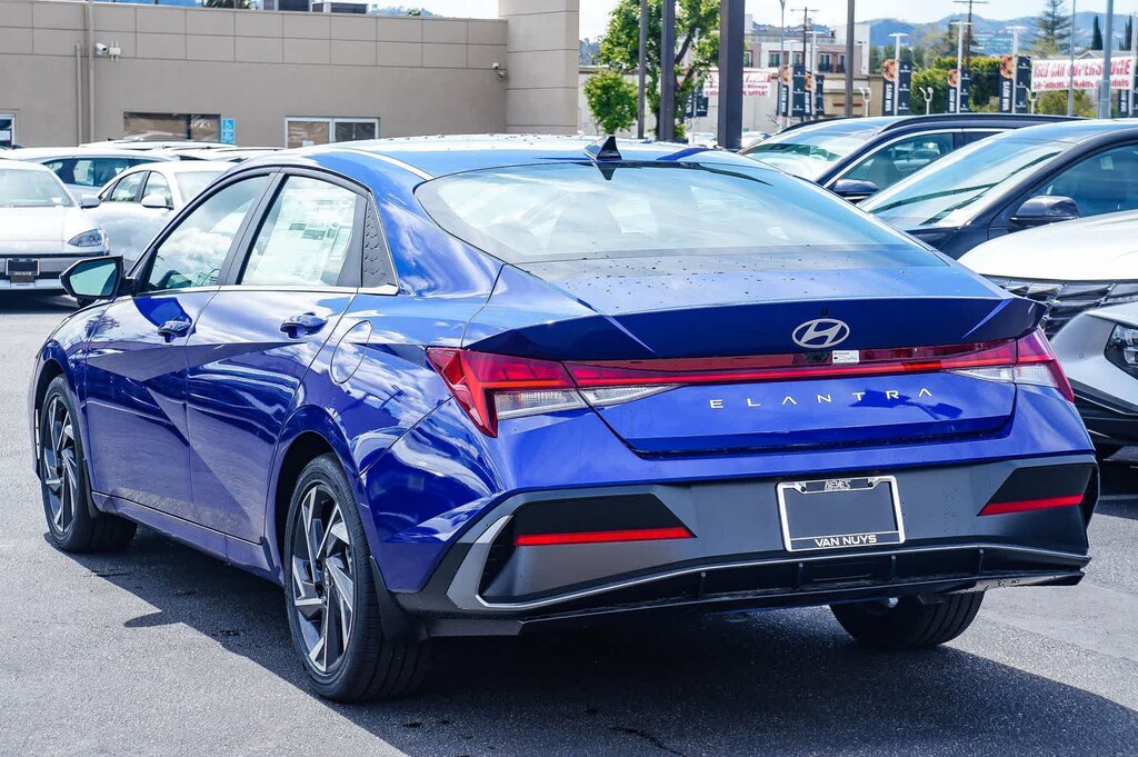 Used 2025 Hyundai Elantra SEL Convenience Sedan