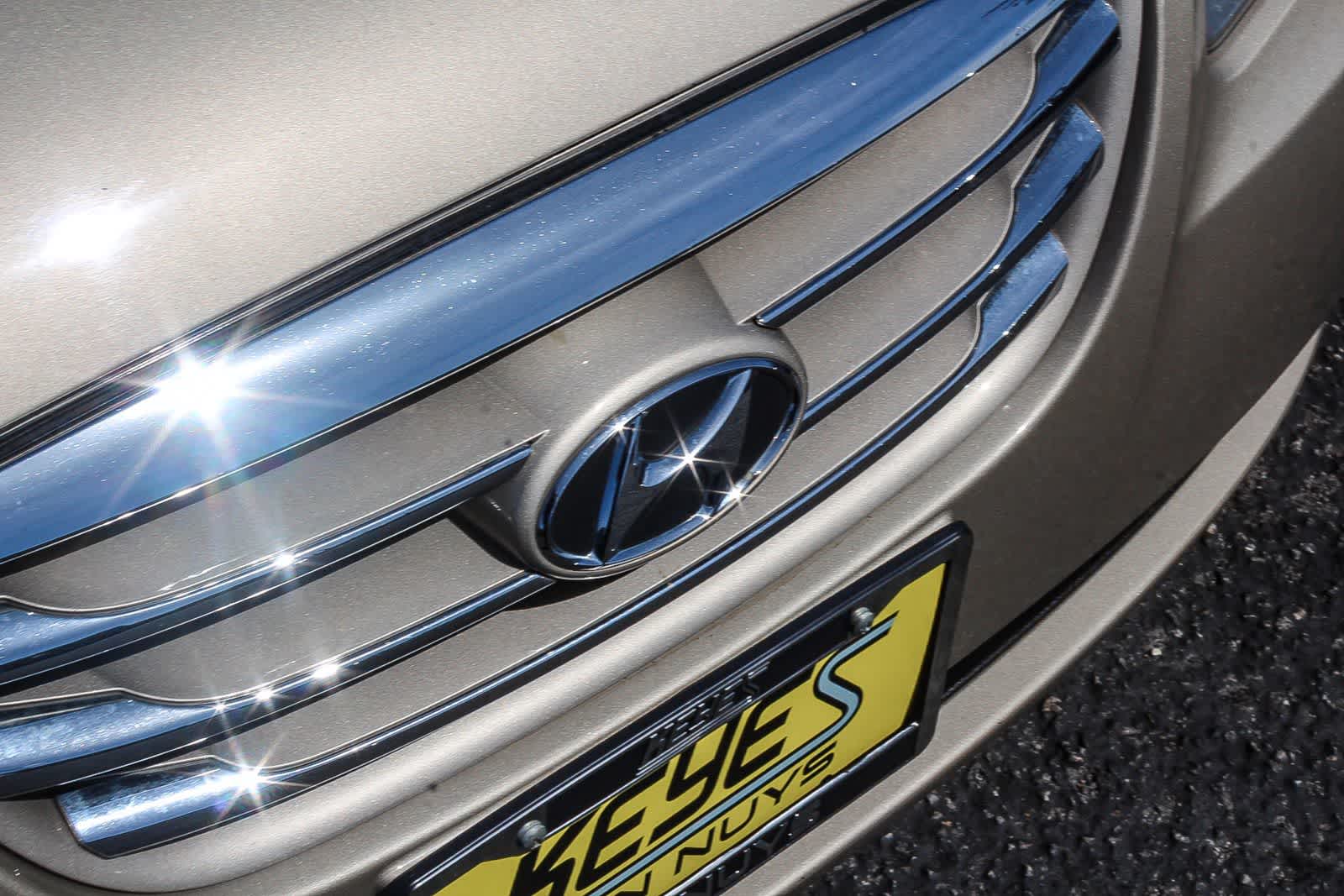 Thumbnail: 2010 Hyundai Elantra - 16