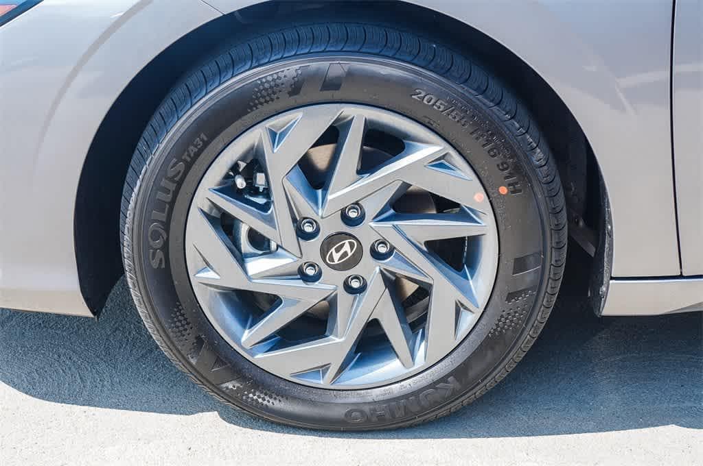 Thumbnail: 2025 Hyundai Elantra - 9