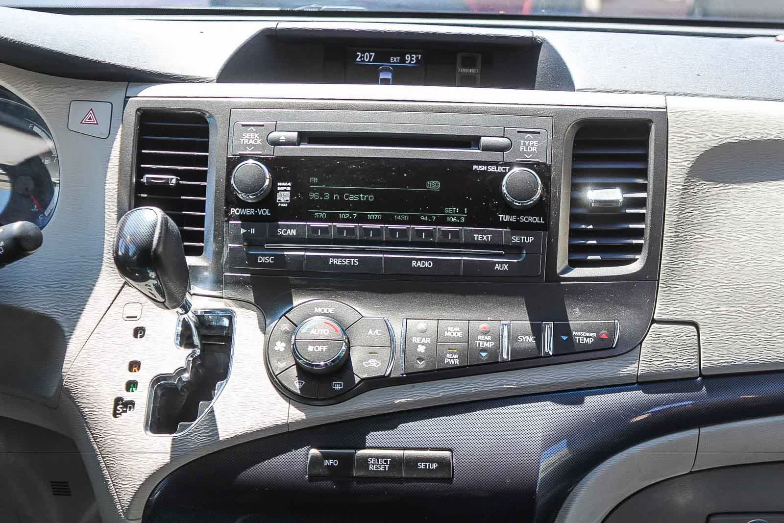 Thumbnail: 2011 Toyota Sienna - 16