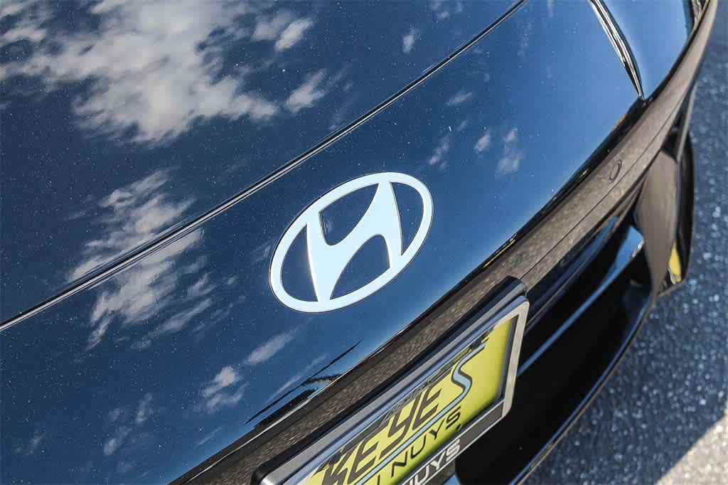 Thumbnail: 2023 Hyundai Ioniq 6 - 11