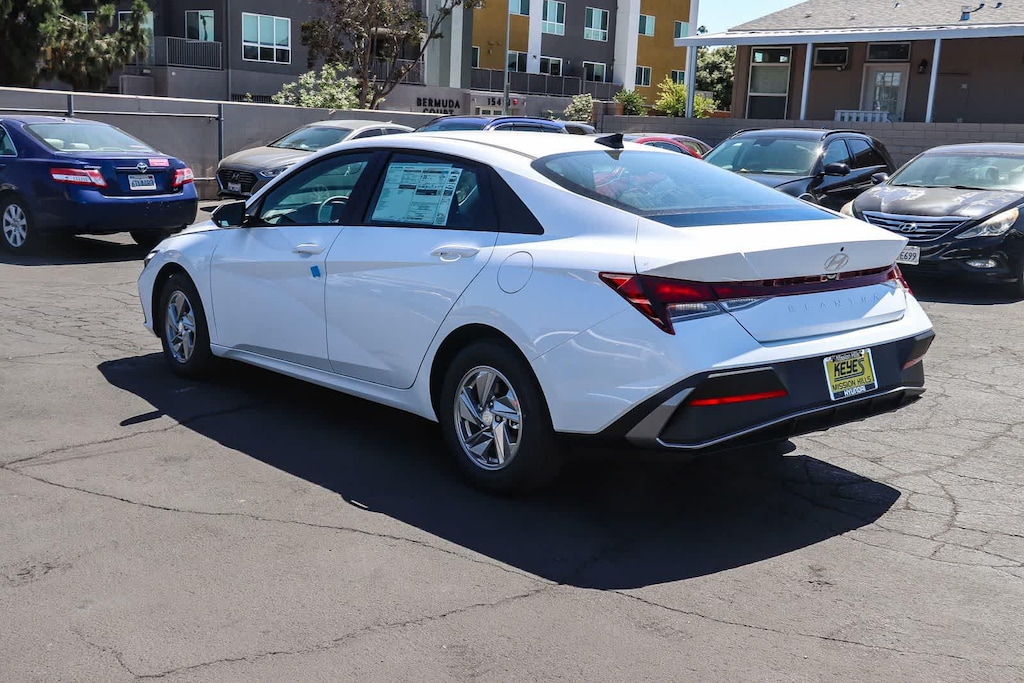 New 2026 Hyundai Elantra SE Sedan