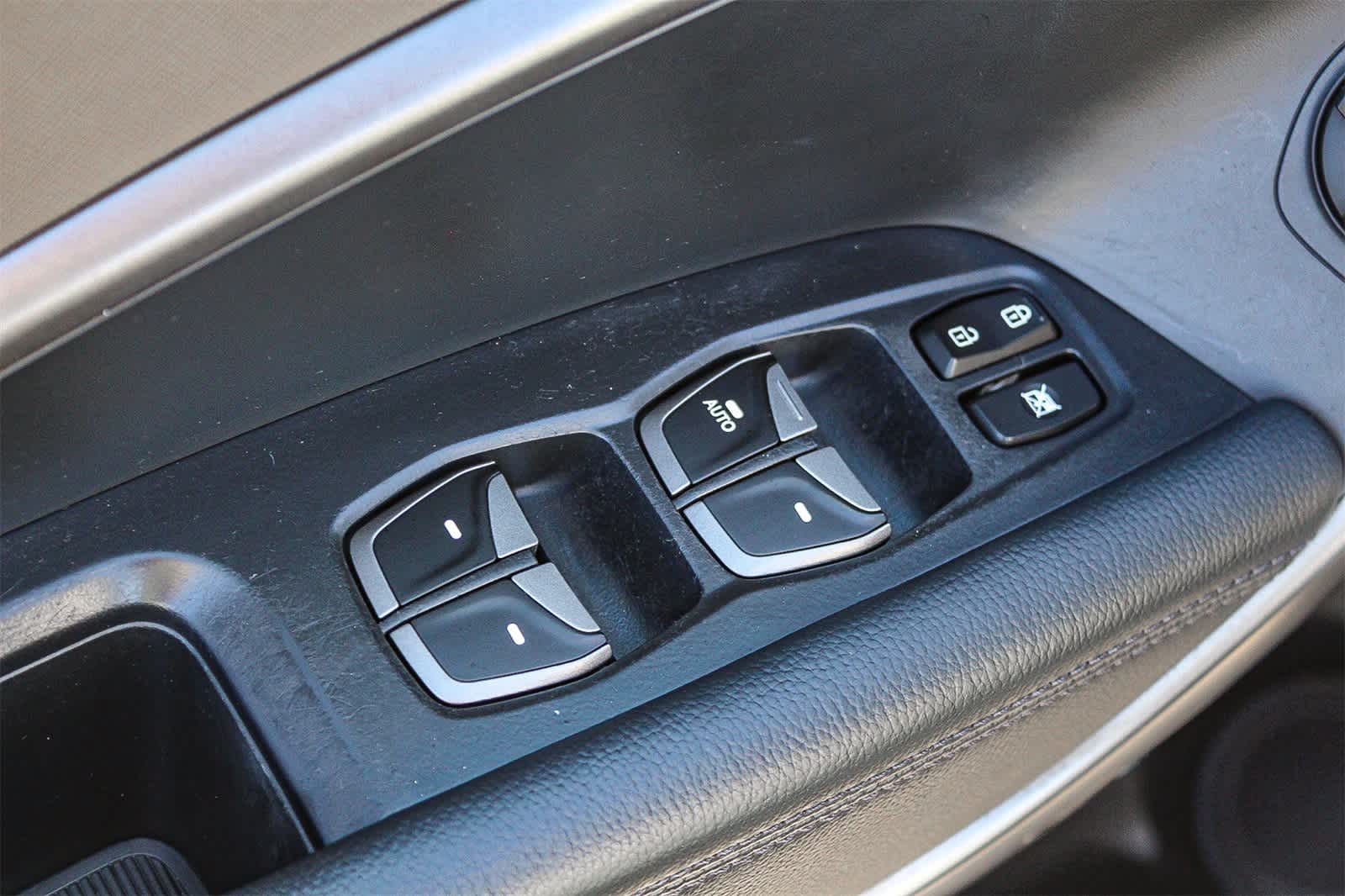 Thumbnail: 2013 Hyundai Santa Fe - 28