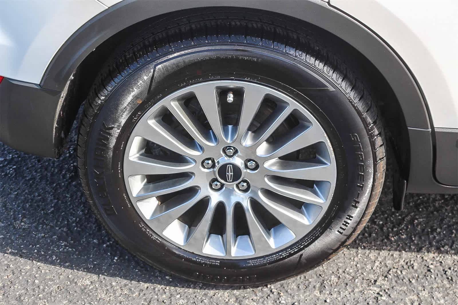 Thumbnail: 2015 Lincoln MKC - 13