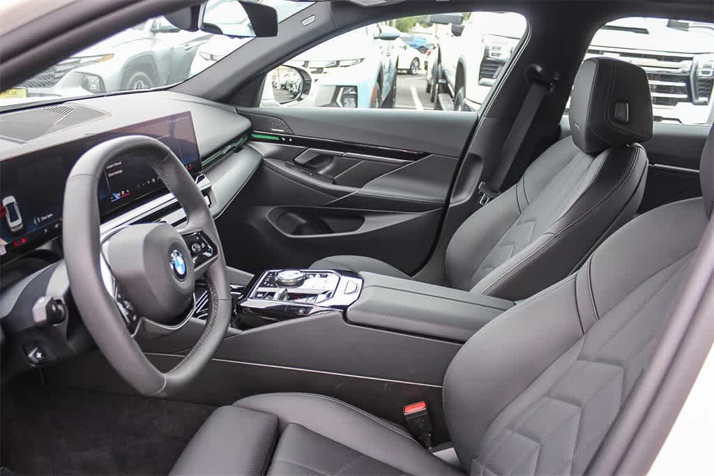 Thumbnail: 2024 BMW 5 Series - 17