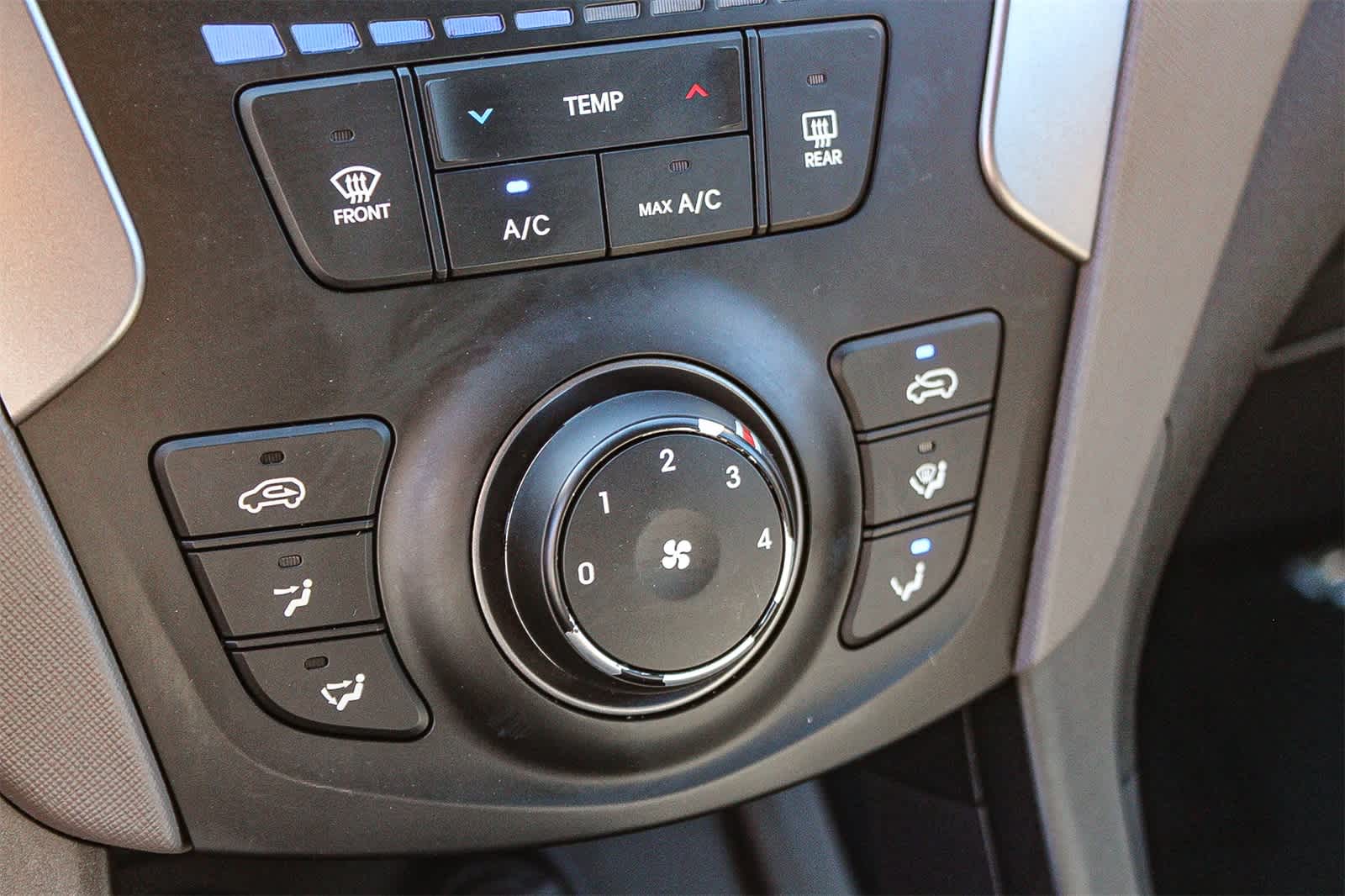 Thumbnail: 2013 Hyundai Santa Fe - 35