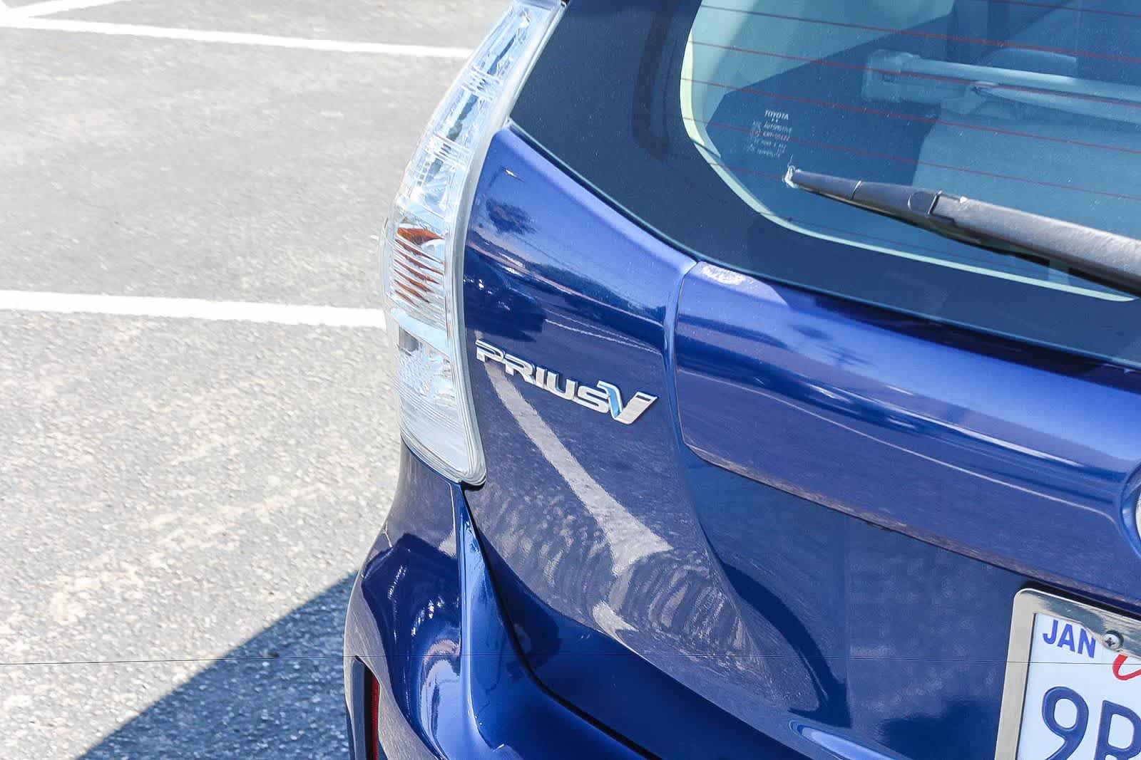 Thumbnail: 2012 Toyota Prius v - 9