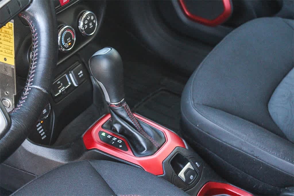 Thumbnail: 2015 Jeep Renegade - 19