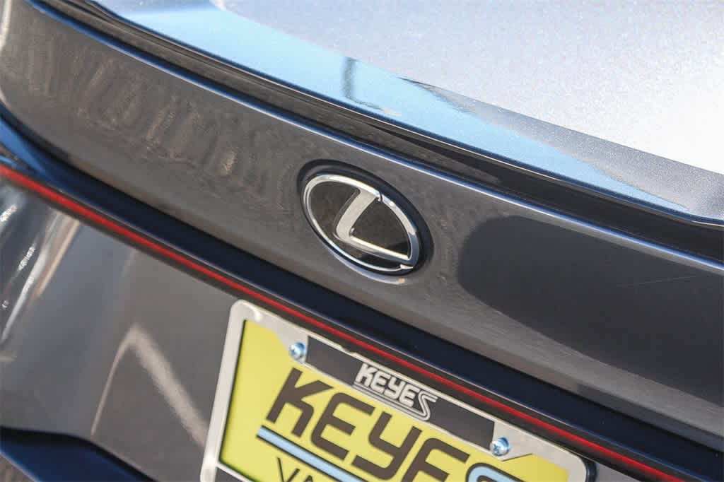 Thumbnail: 2022 Lexus IS - 9