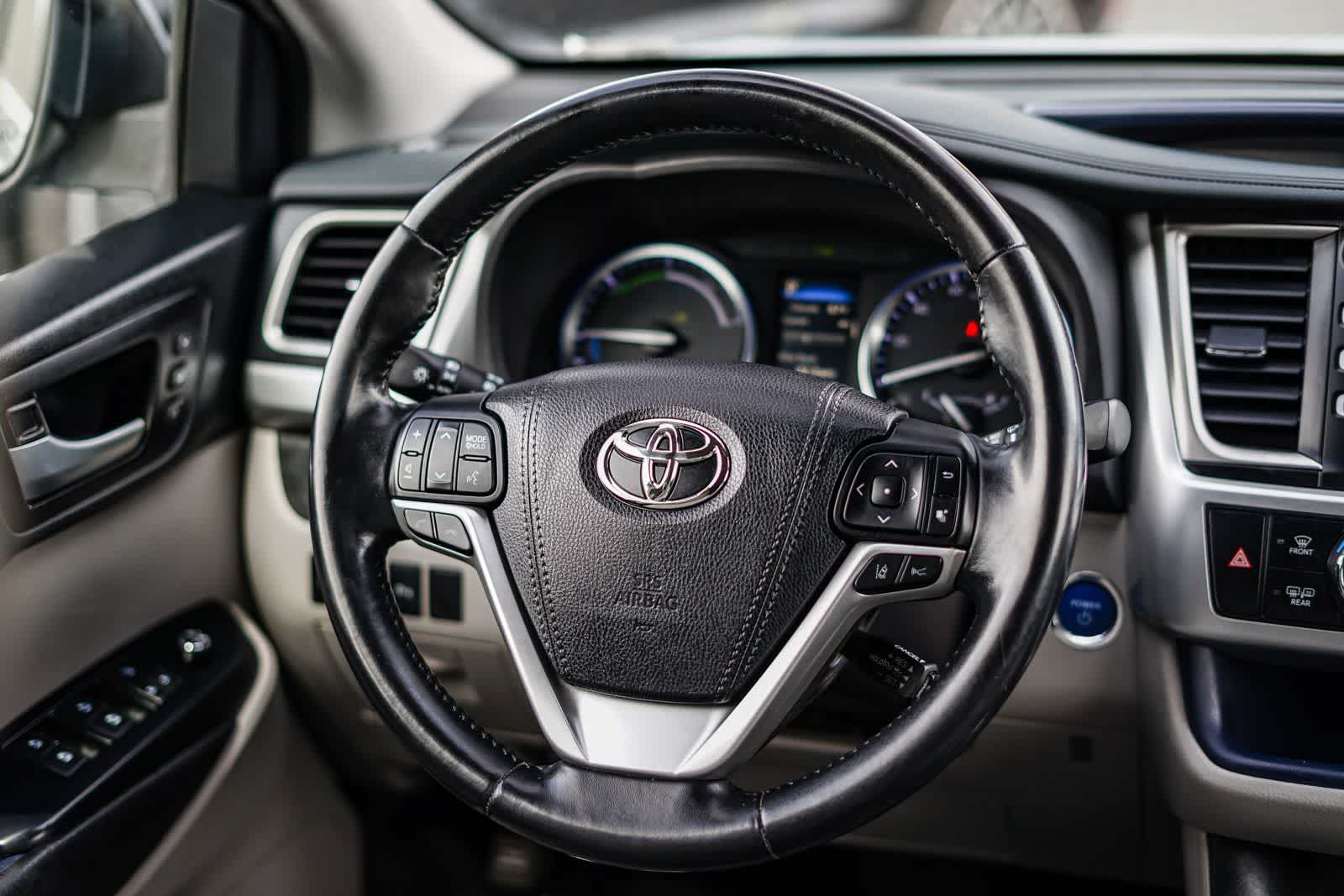 Thumbnail: 2017 Toyota Highlander - 21