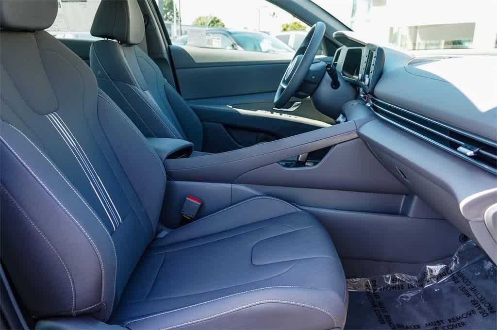 Thumbnail: 2025 Hyundai Elantra - 17