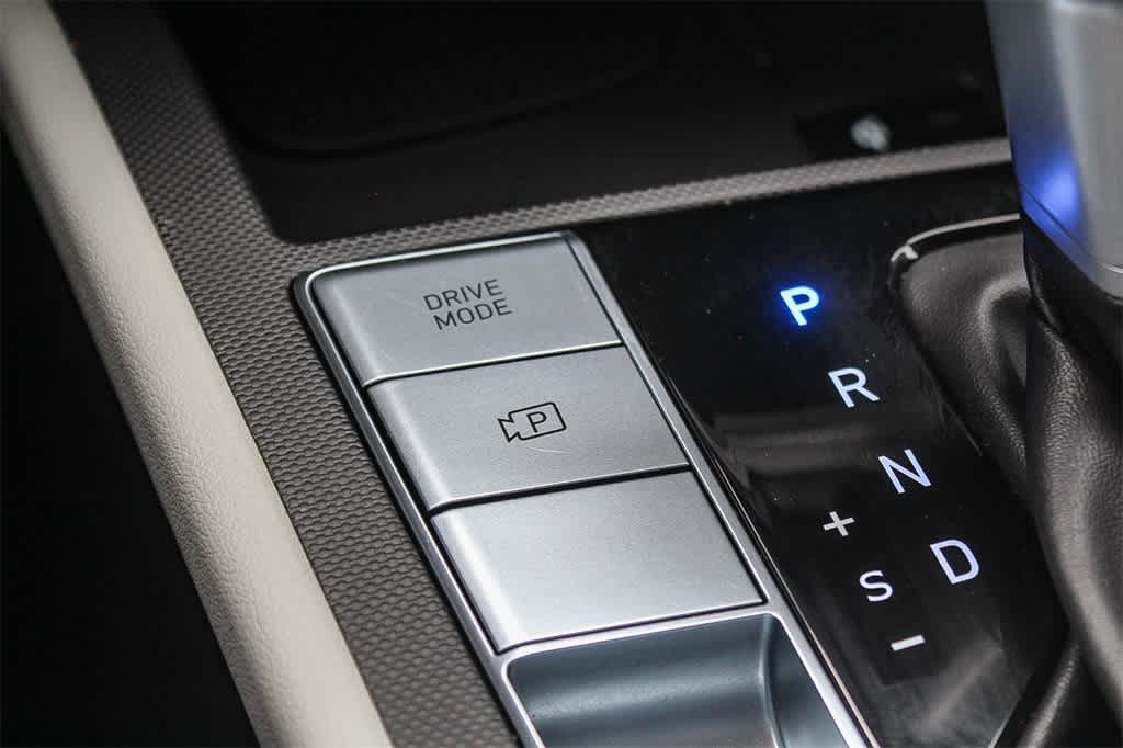 Thumbnail: 2025 Hyundai Elantra - 32