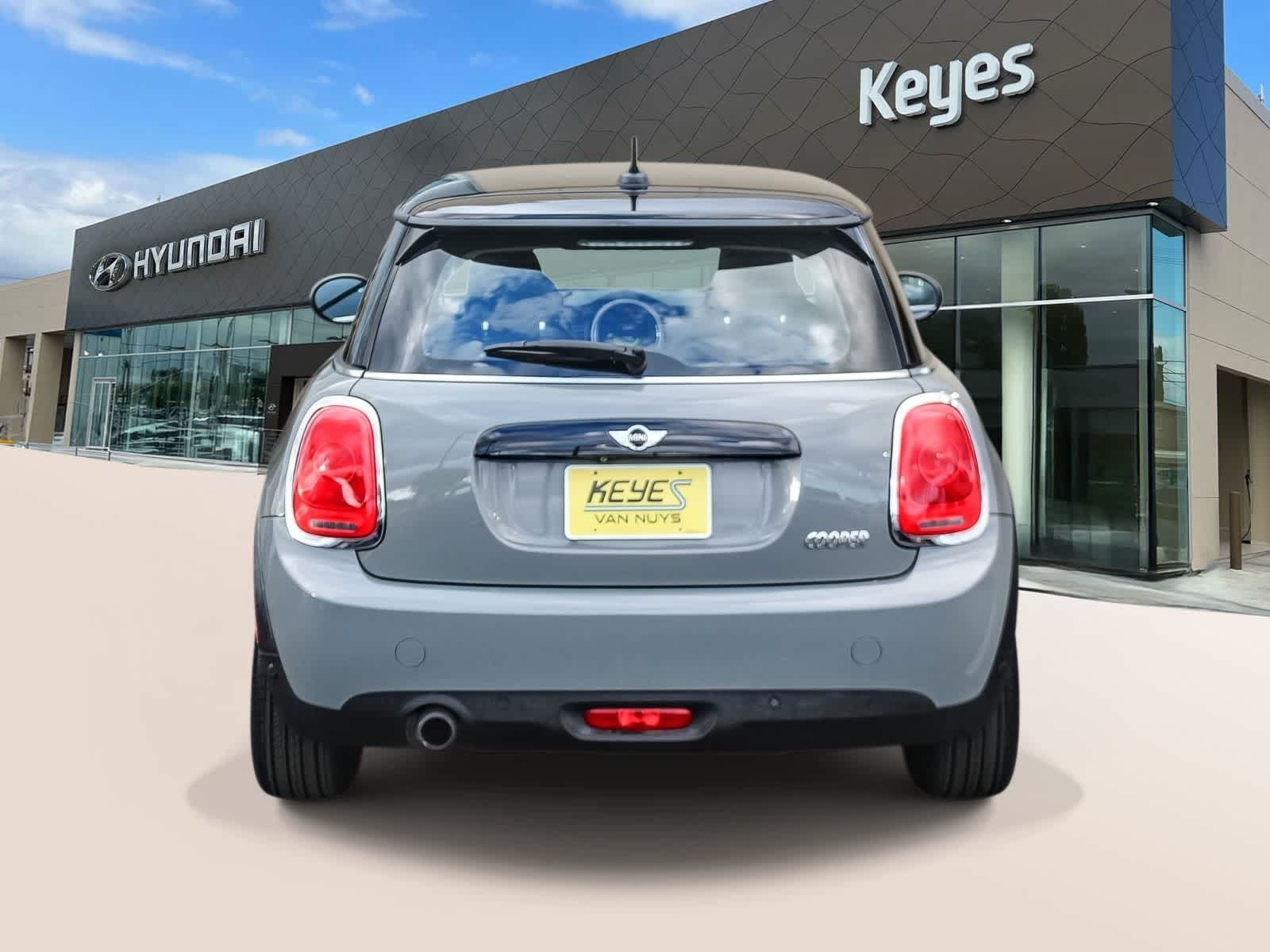 Thumbnail: 2017 MINI Cooper Hardtop - 6