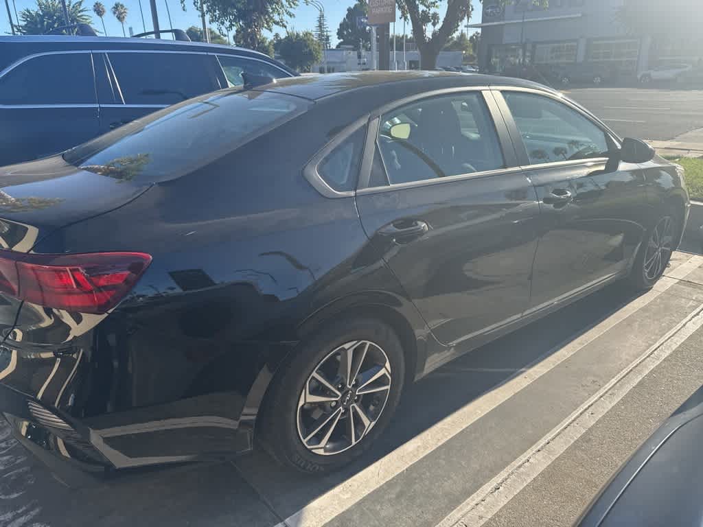 Thumbnail: 2023 Kia Forte - 15