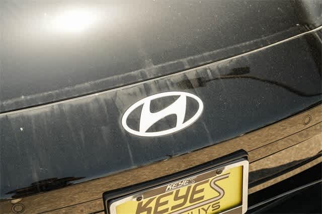 Thumbnail: 2023 Hyundai Ioniq 6 - 11