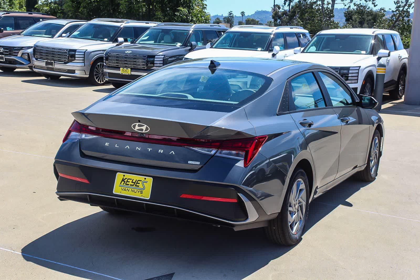 Thumbnail: 2026 Hyundai Elantra - 4