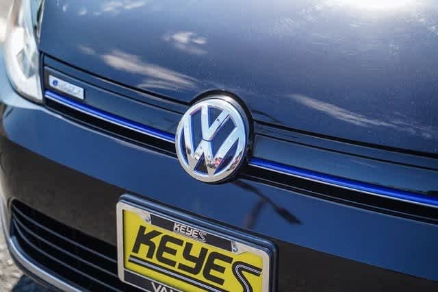 2016 Volkswagen e-Golf SE 11