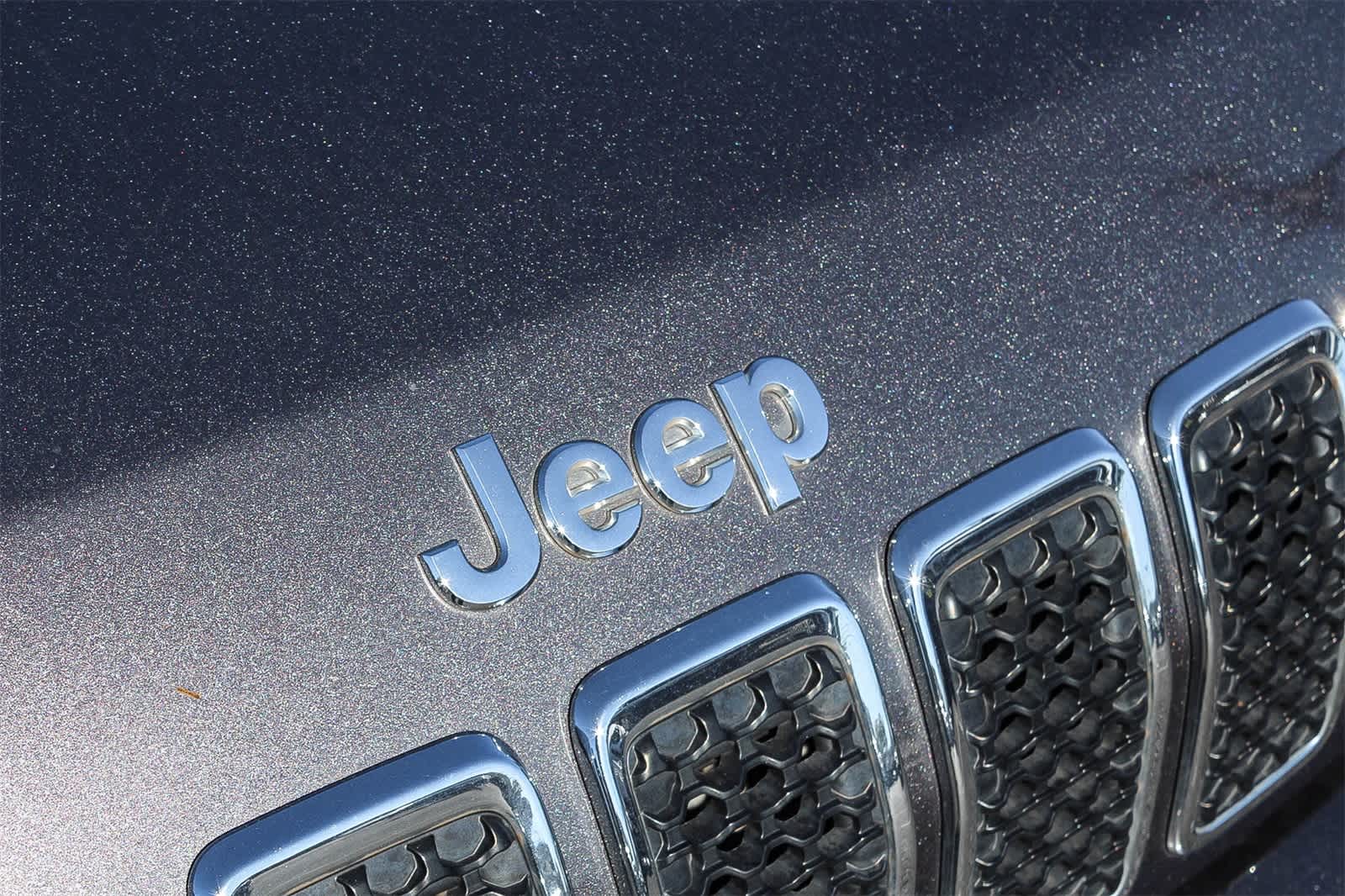 Thumbnail: 2019 Jeep Cherokee - 16