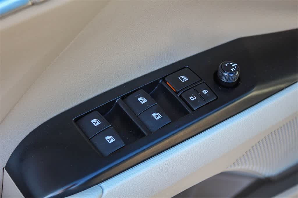 Thumbnail: 2019 Toyota Camry - 24