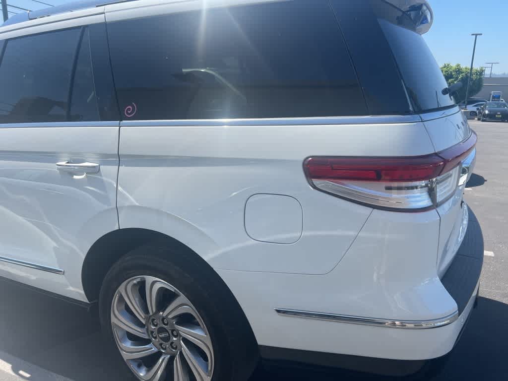 Thumbnail: 2023 Lincoln Navigator - 7