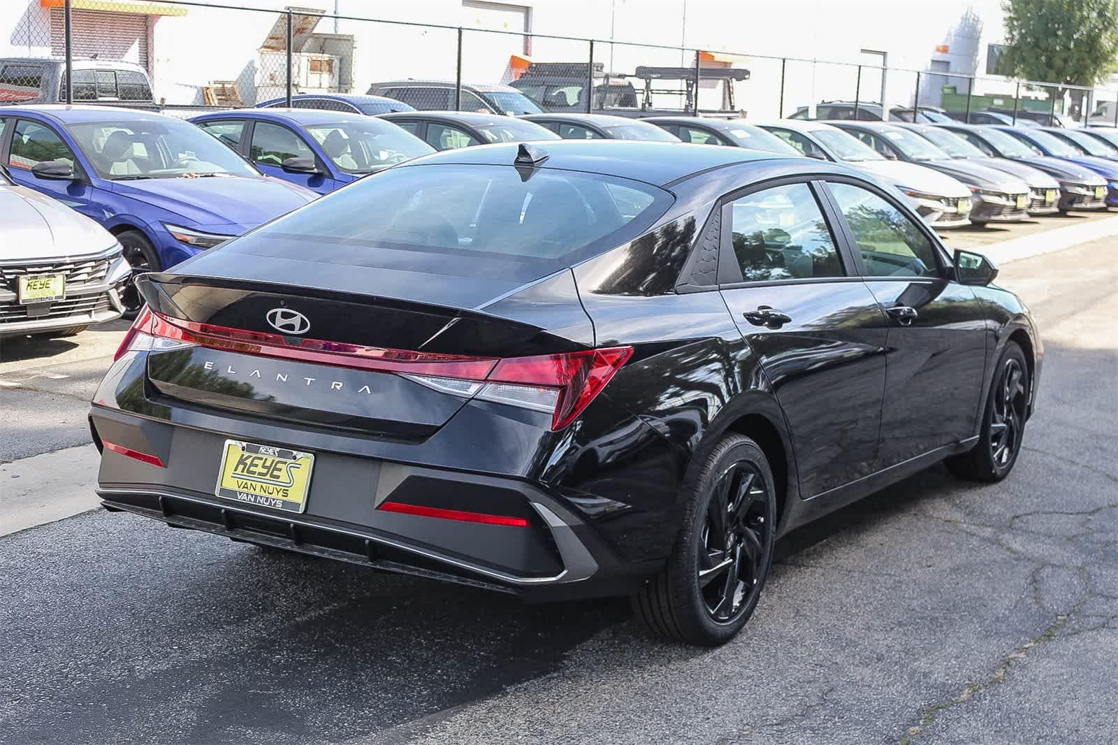 Thumbnail: 2026 Hyundai Elantra - 4