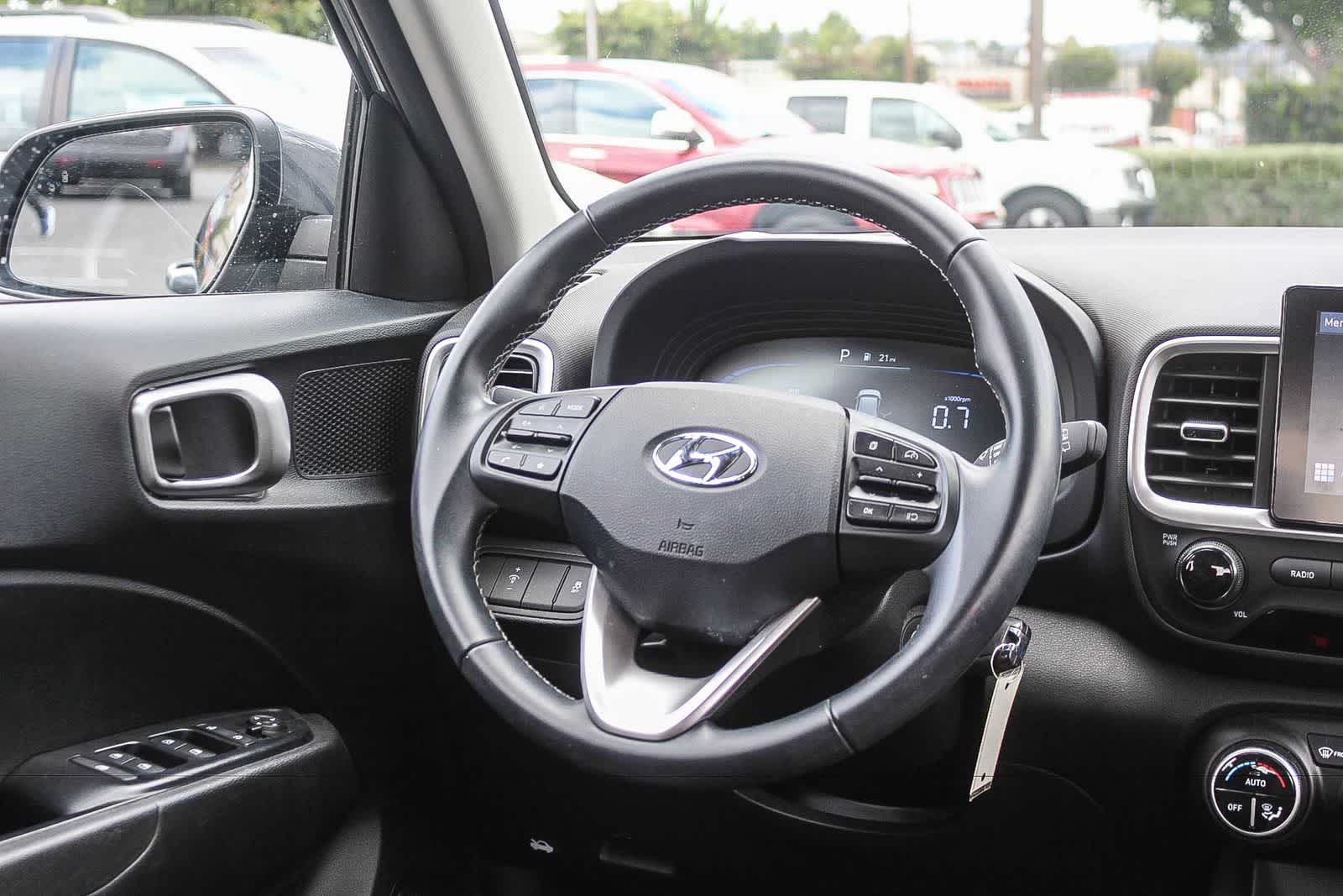 Thumbnail: 2023 Hyundai Venue - 18