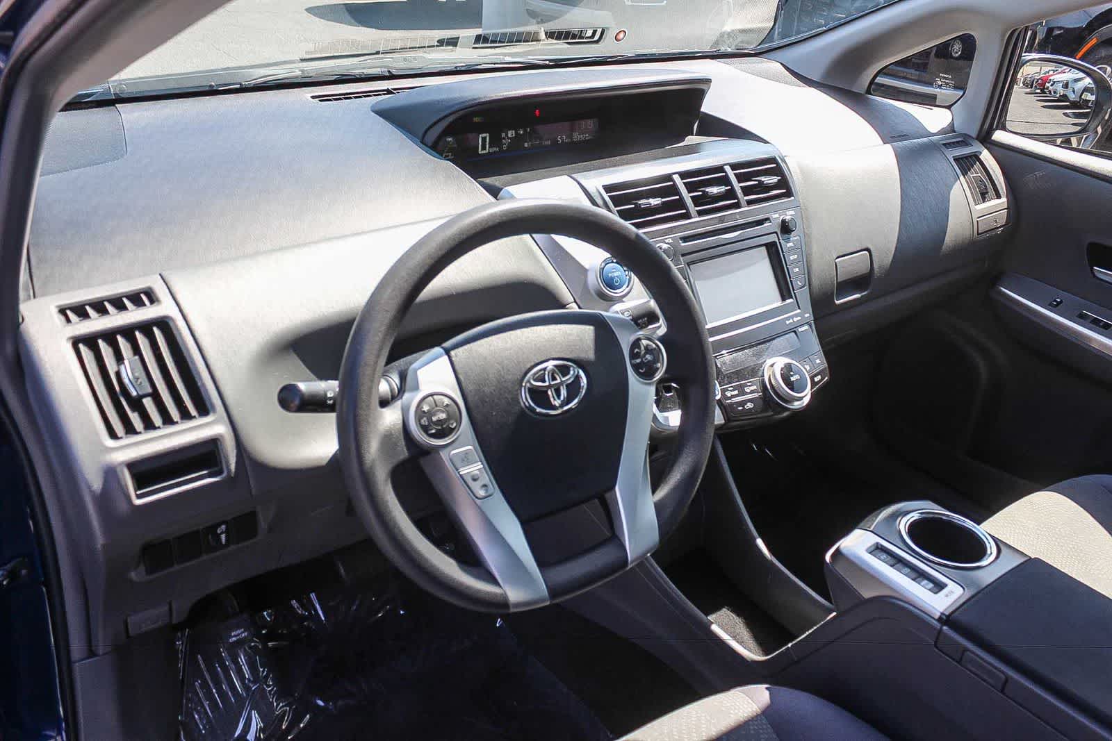 Thumbnail: 2012 Toyota Prius v - 23