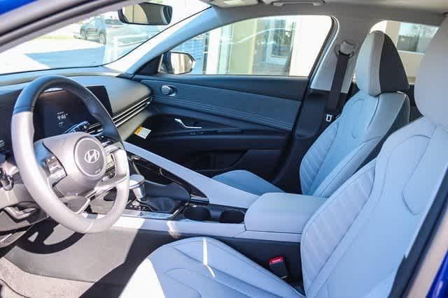 Thumbnail: 2025 Hyundai Elantra - 17